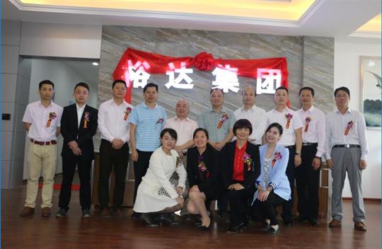 祝贺开云手机官方站在线入口-开云（中国）
集团南宁五象总部基地办公楼落成